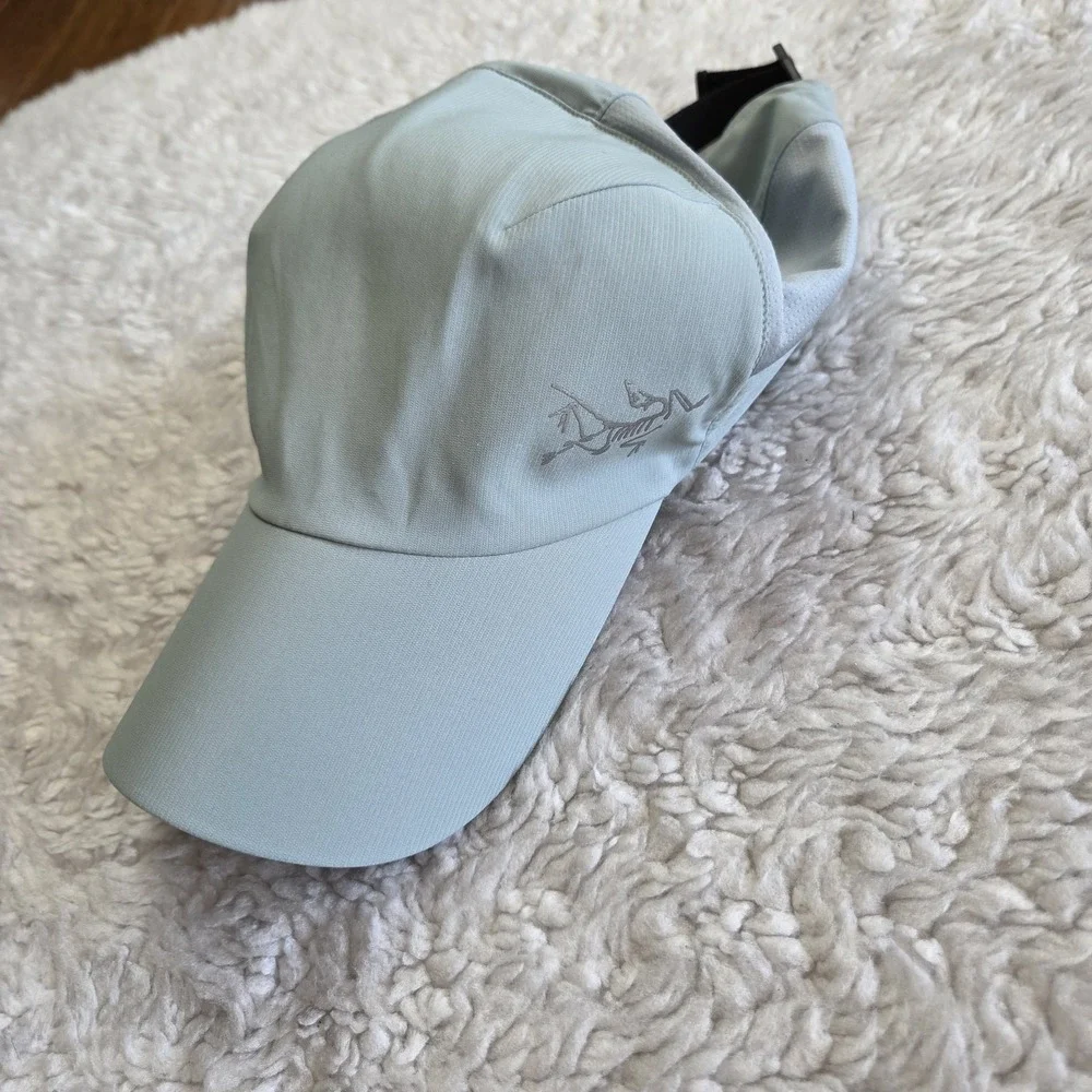 Arc'teryx Calvus Cap Women's L/XL Adjustable Hat Light Gray 